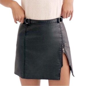 Free People black midnight magic faux leather mini skirt size 2